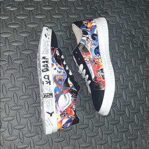 Graphic lace up sneakers